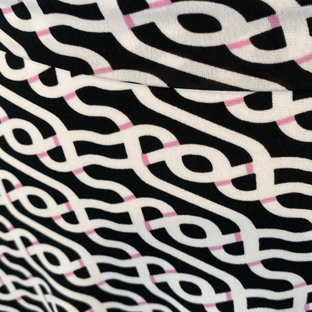 LuLaRoe skirt. Pretty pink and black pattern- like new - Picture 2 of 6